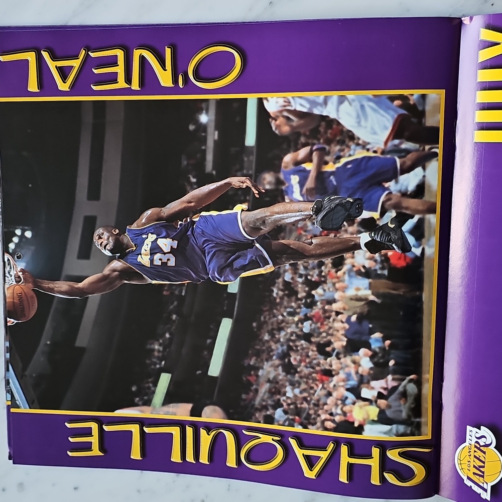 🏀HP🏀LA Lakers 2002 Kobe Cover Team Calendar - Picture 9 of 15
